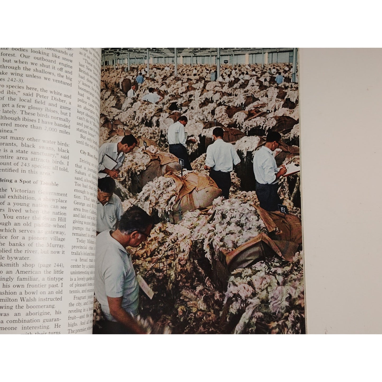 National Geographic Magazine – February 1971, Eskimos, Titicaca, Victoria