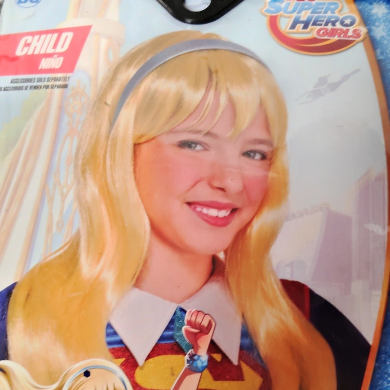 Kids Girls Sassy Supergirl Wig – DC Super Hero, Blonde/Yellow