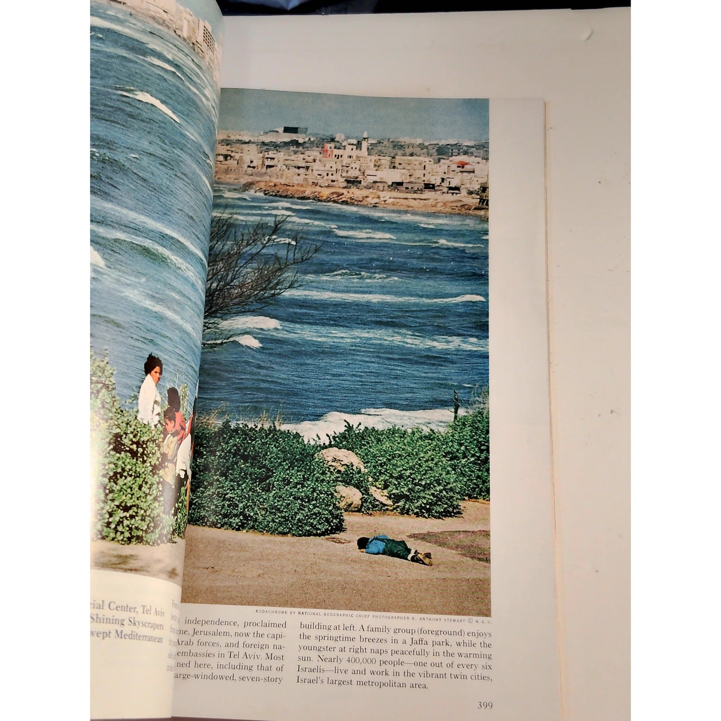 National Geographic Magazine March 1965 Pittsburgh, Spain & Israel, Tree Snails