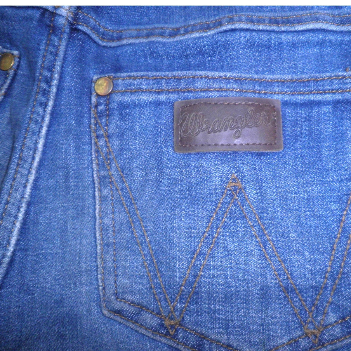 Wrangler Boy's Retro Distressed Relaxed Fit Bootcut Denim Blue Jeans, Size 10R