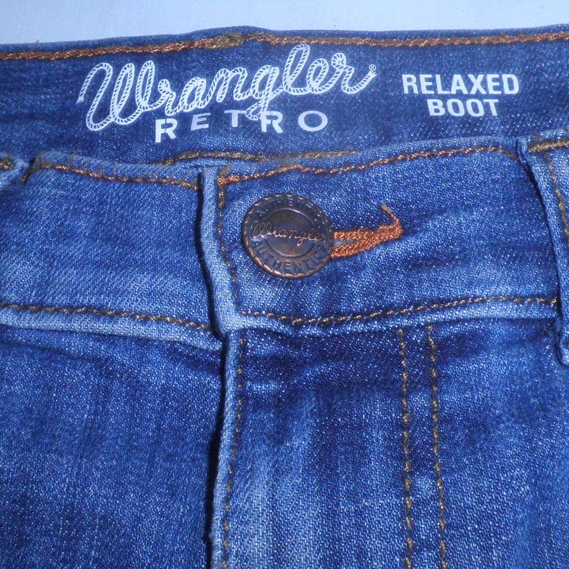 Wrangler Boy's Retro Distressed Relaxed Fit Bootcut Denim Blue Jeans, Size 10R