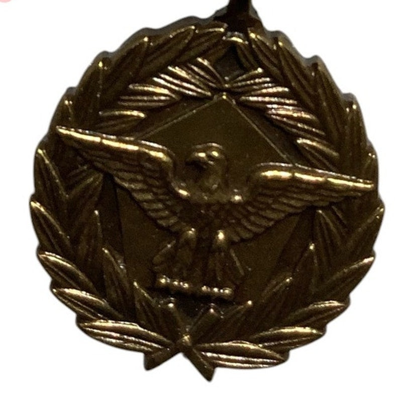 Defense Meritorious Service Medal, Hat/Lapel Pin 2-7/8"H x 3/4"W