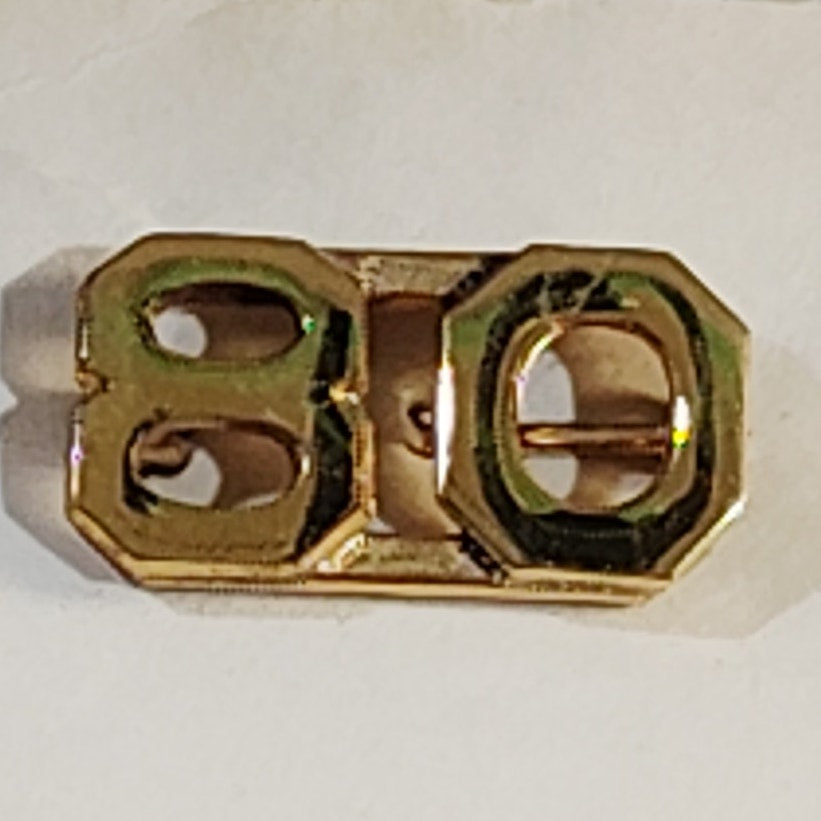 Early/Mid 1900s Brass C-Clasp "80" Collar Device 3/8"H Hat / Lapel Pin