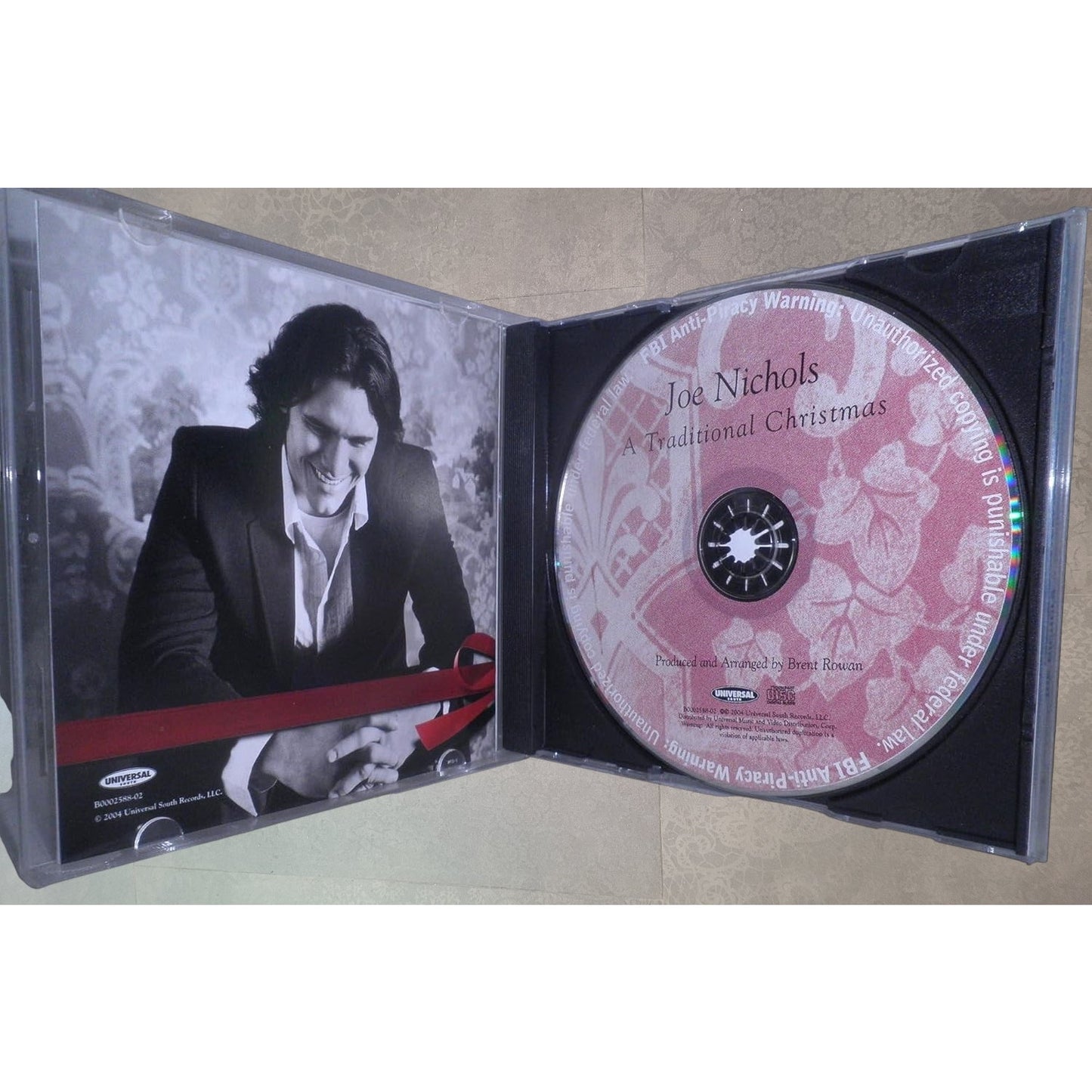 A Traditional Christmas – Joe Nichols Audio CD, EUC, Country Holiday Album