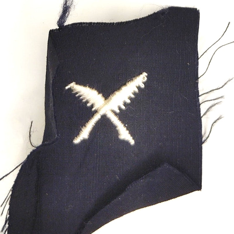 US Navy WWII Yeoman Sleeve Patch – Crossed Quills – Dress Blue Sew-On