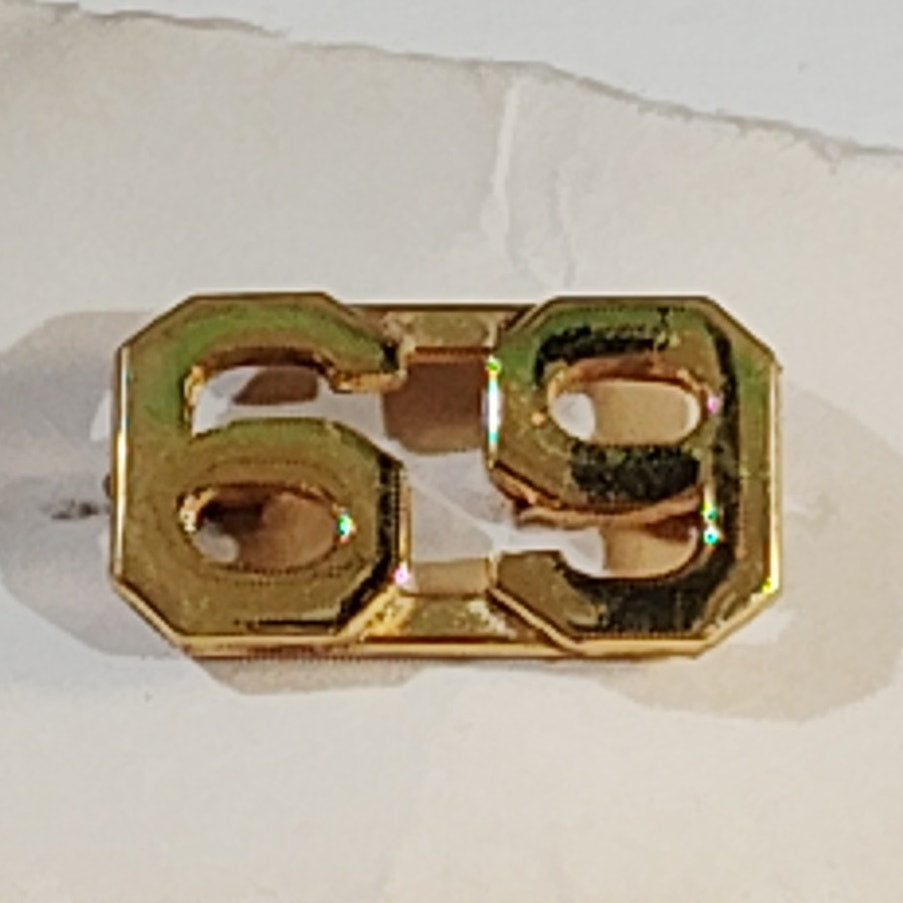 Early/Mid 1900s Brass C-Clasp "69" Collar Device 3/8"H Hat / Lapel Pin