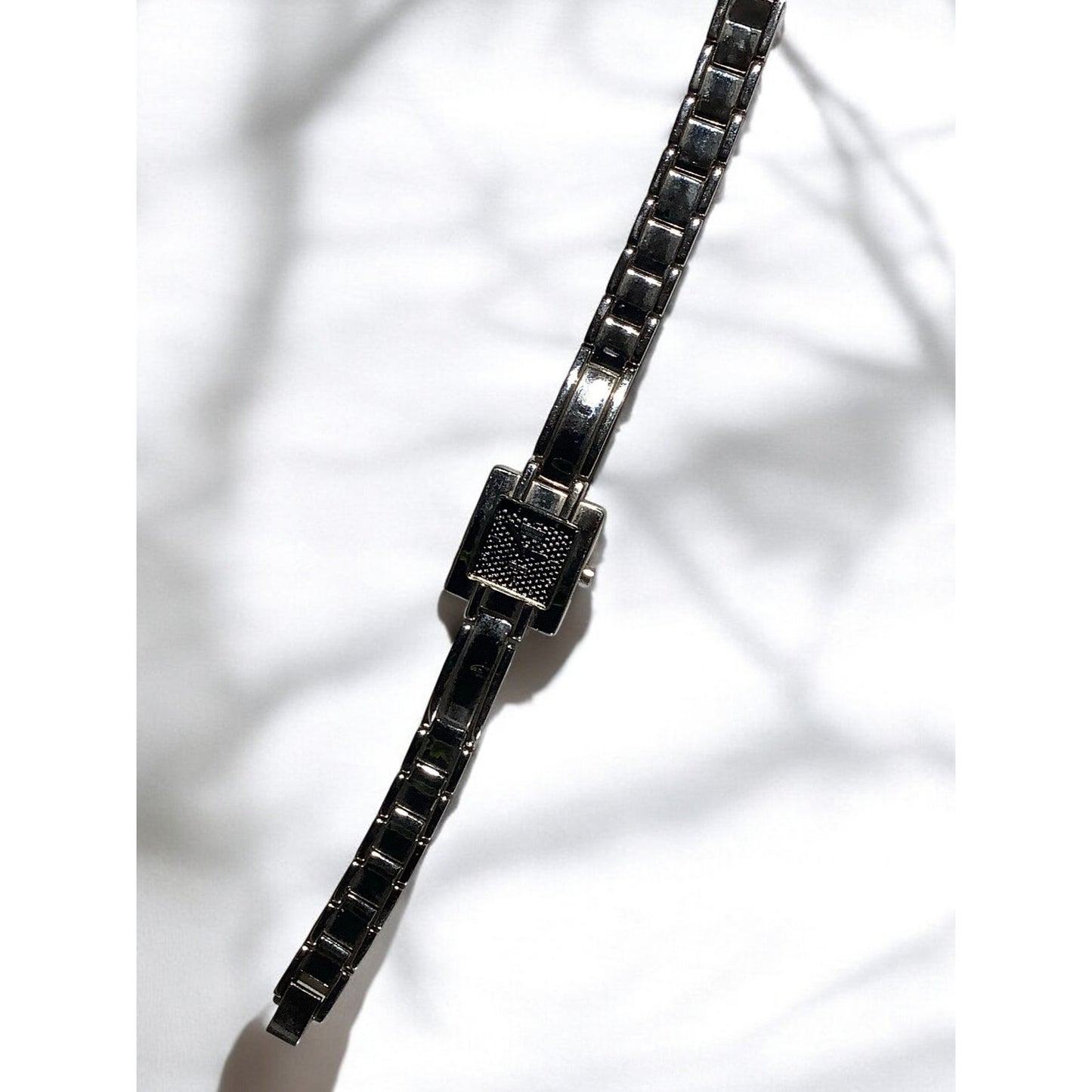 Vintage Embassy By Gruen Quartz Ladies Dress Watch 3/4"x7/8", Non-Operable