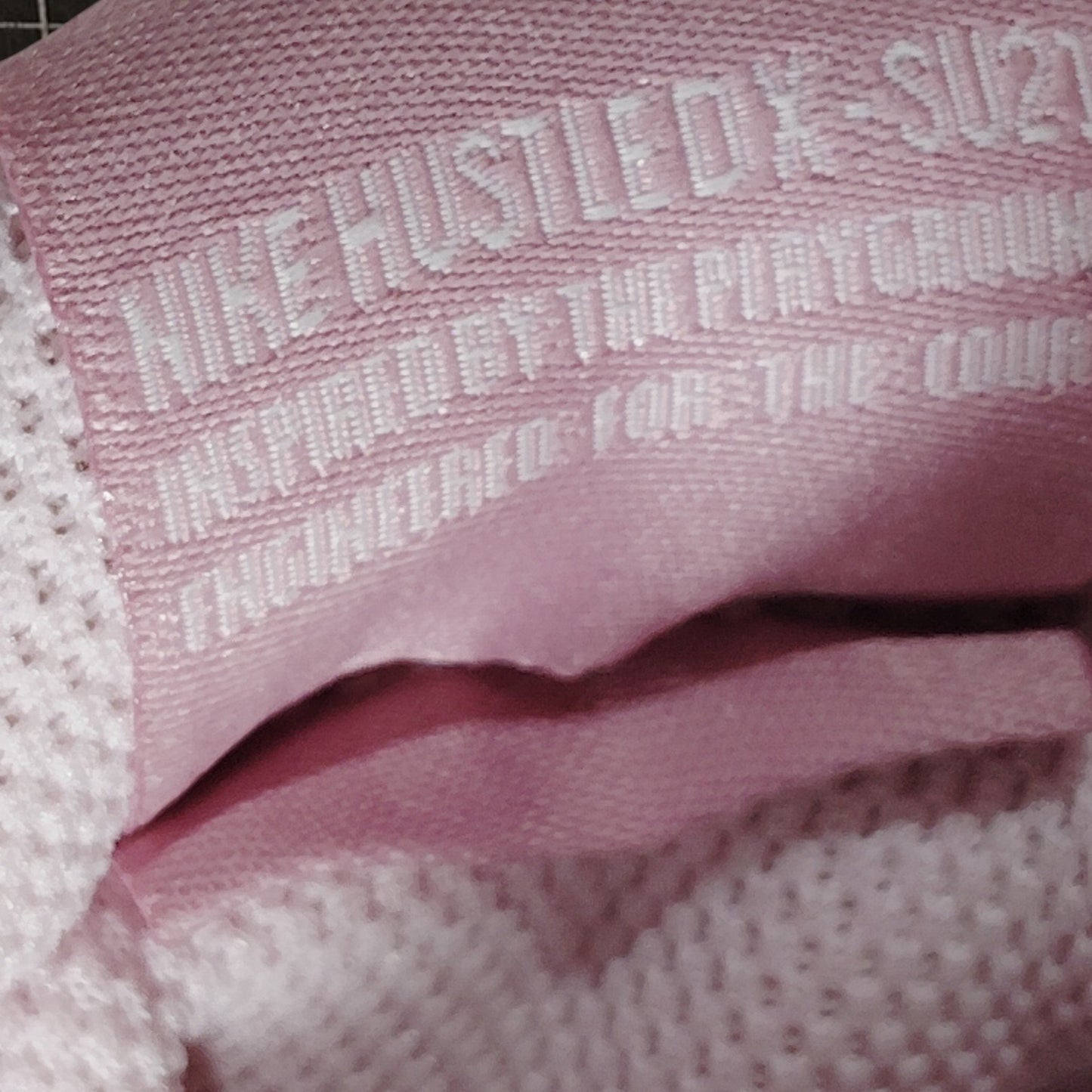 Nike Team Hustle D10 GS 'Pink Foam' – Girls' Size 5.5Y, NIB