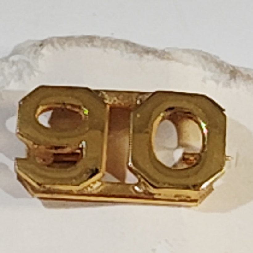 Early/Mid 1900s Brass C-Clasp "90" Collar Device 3/8"H Hat / Lapel Pin