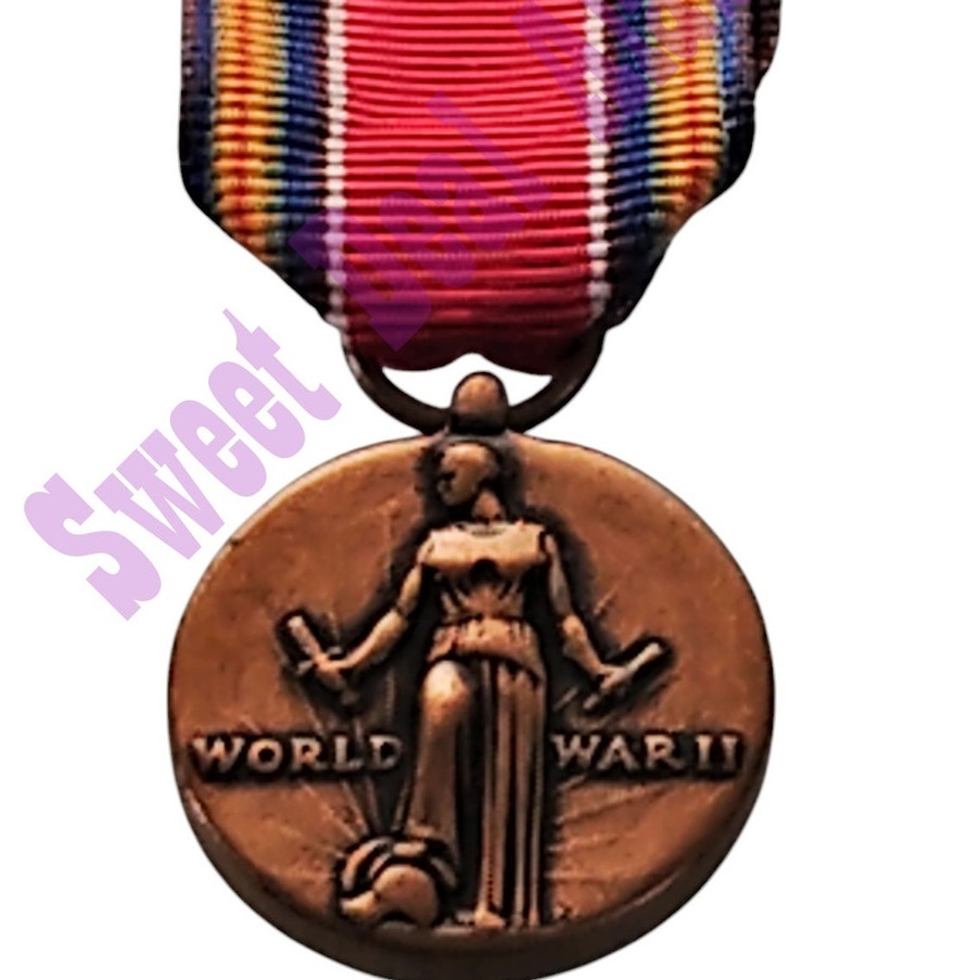 World War II Victory Mini Medal (3/4"D) Ribbon (3/4"W) Overall 2-1/4"H