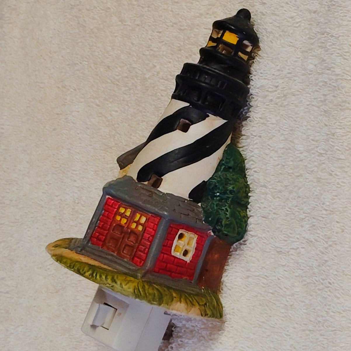 VTG Cape Hatteras Lighthouse Ceramic Nightlight 5" Plug-In Hand Painted