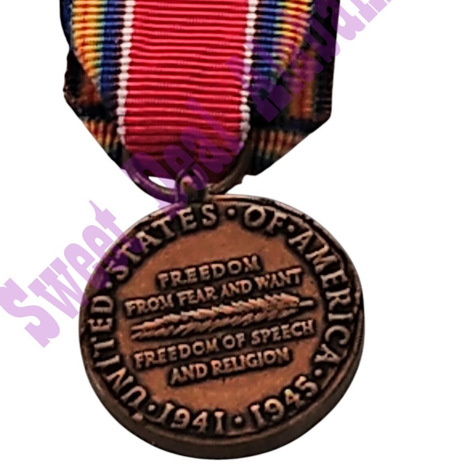 World War II Victory Mini Medal (3/4"D) Ribbon (3/4"W) Overall 2-1/4"H