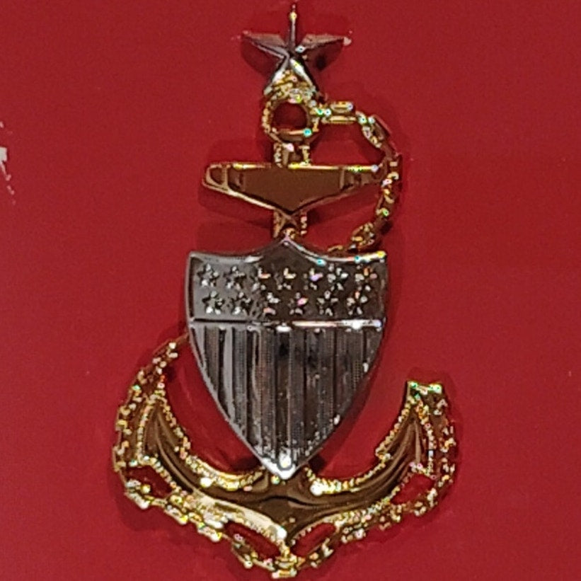 Coast Guard Cap Device – E8 Senior Chief Petty Officer (SCPO) – Regulation Size – 1-1/4" x 2-1/8"