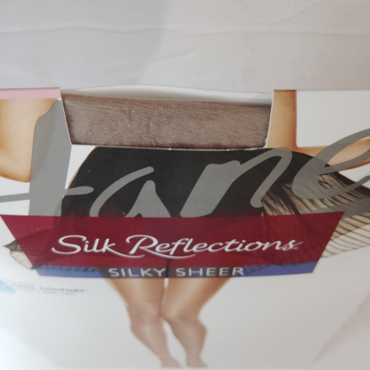 Hanes Silk Reflections Soft Taupe Sheer Toe Pantyhose CD Non-Control Top