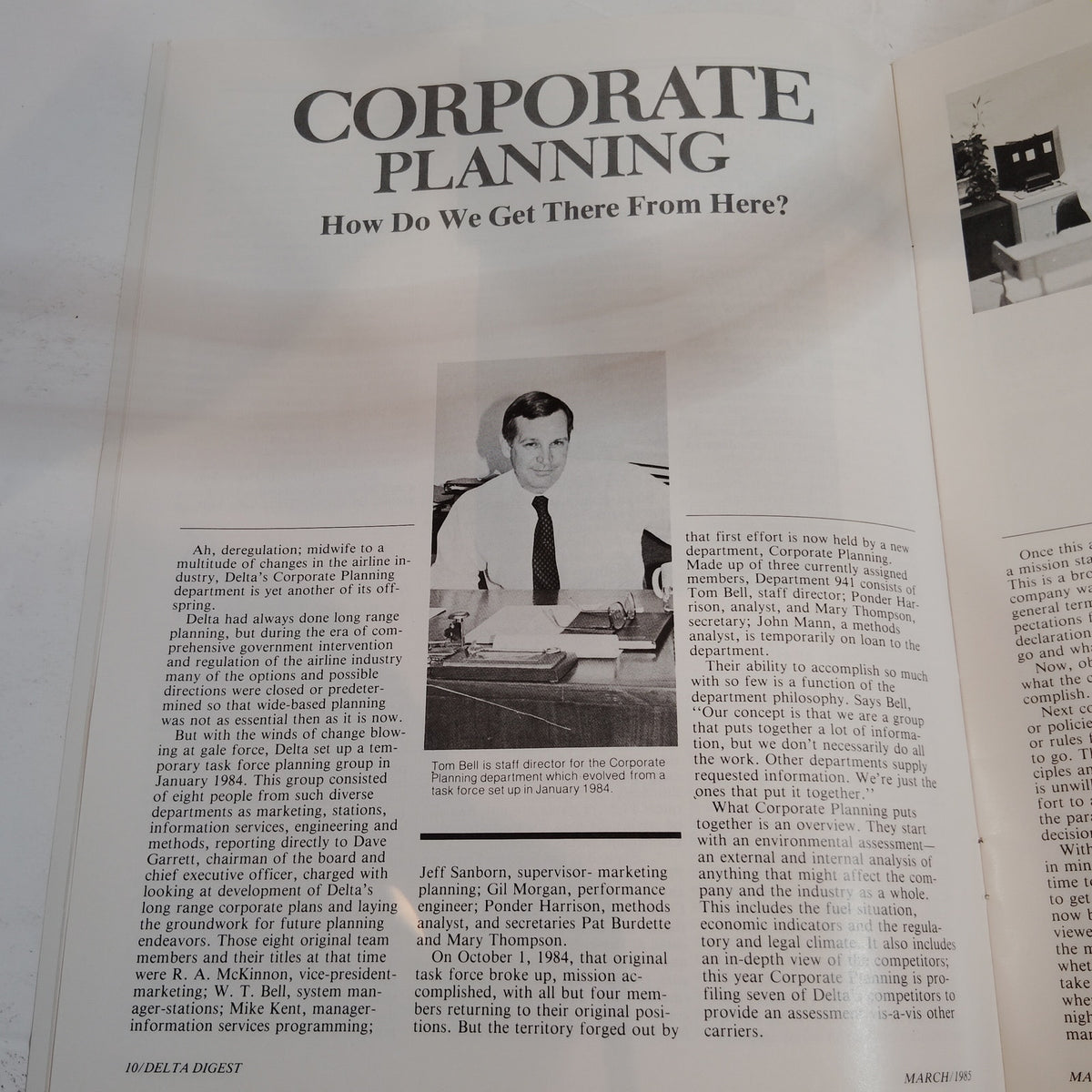 Vintage March 1985 Delta Digest Magazine - Fly Delta Jets Neon Sign Cover