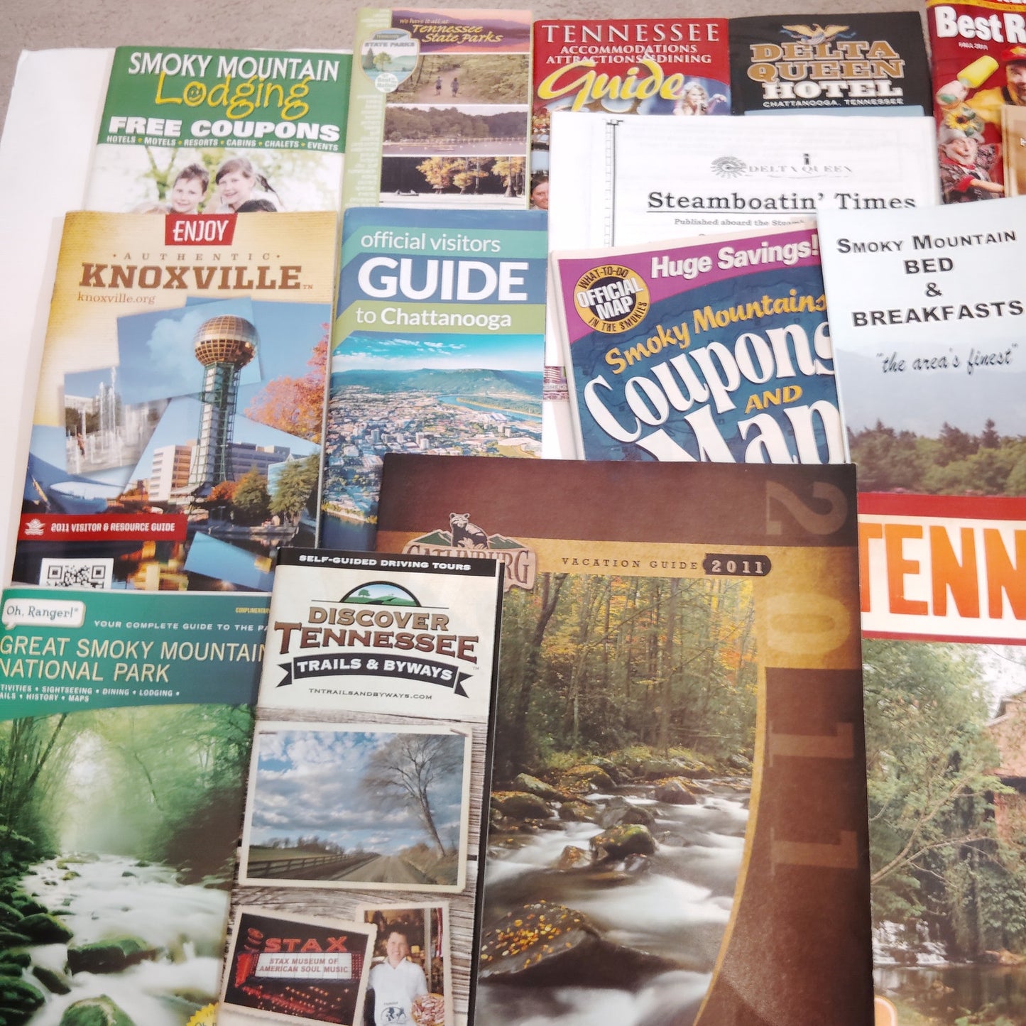 Tennessee Travel Guide & Ephemera Lot (2011) - Delta Queen, Smoky Mountains 3 lb