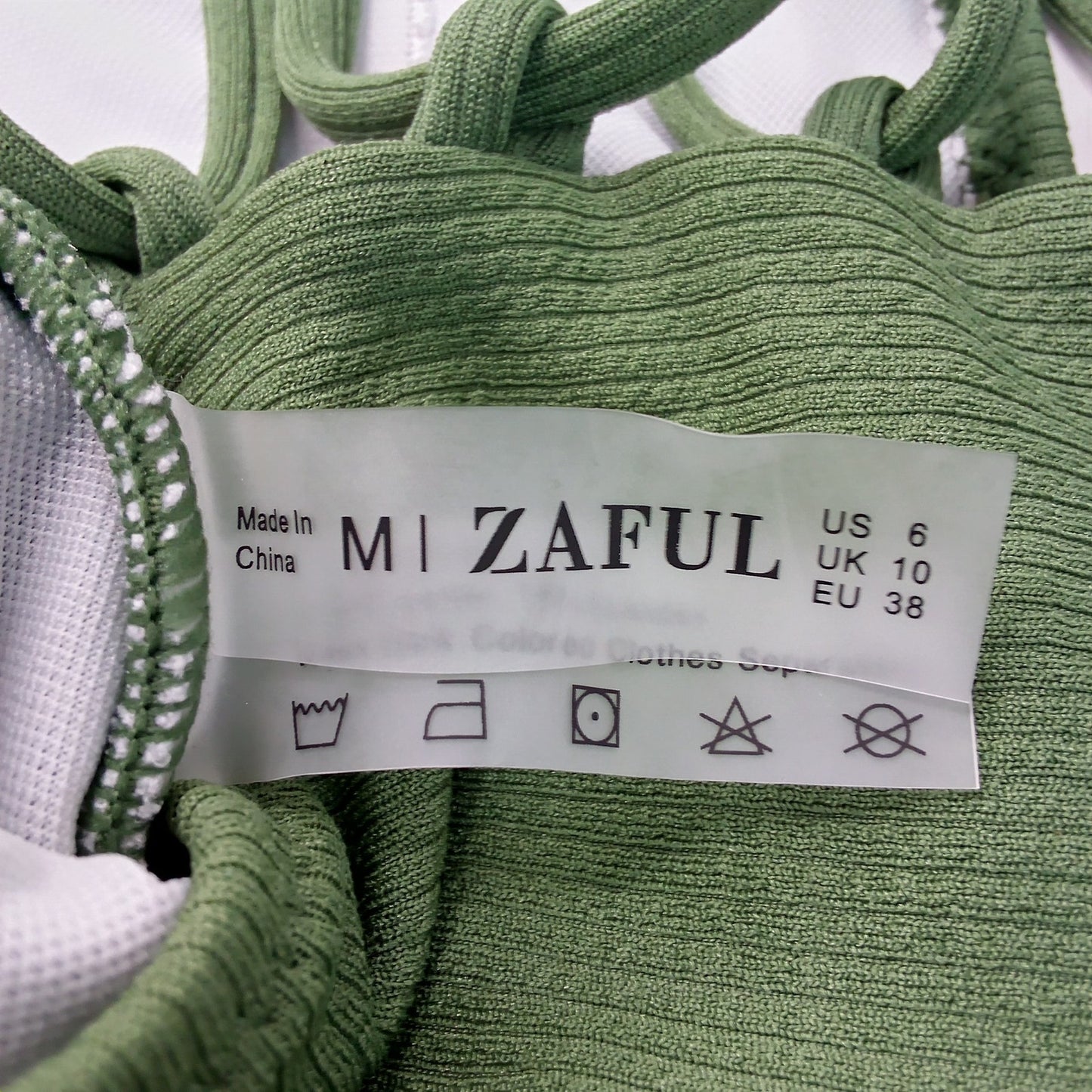 Zaful Green Scalloped Bikini Top Ribbed Strappy Back Swimwear Medium (6) – NWT