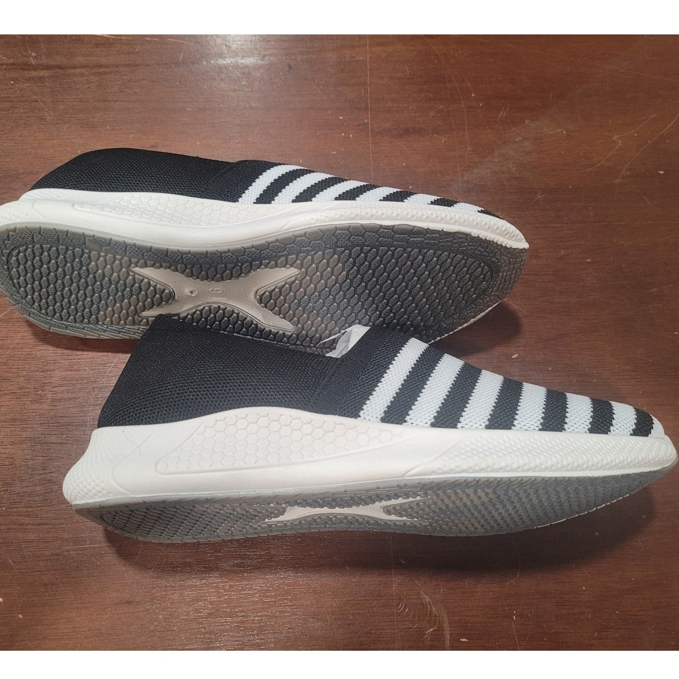 Sail Women’s Wave Slip-On Tennis Sneaker – Black, Size 9