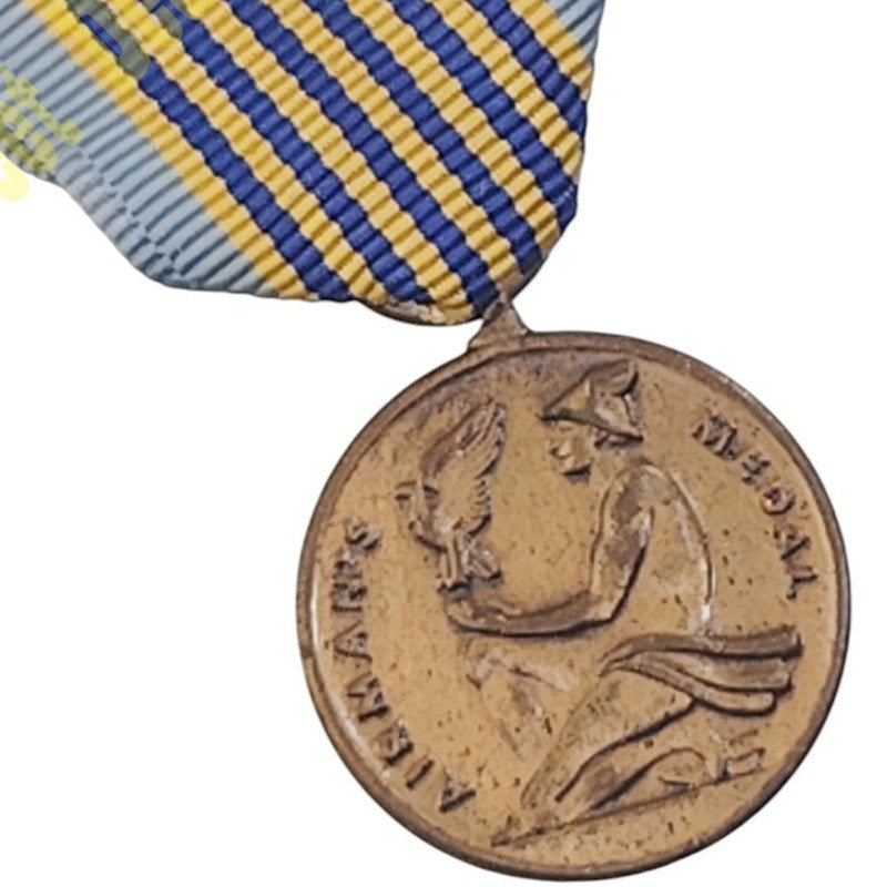 USAF Airman's Mini Medal (3/4"D) Ribbon (3/4"W) Overall 2-1/4"H