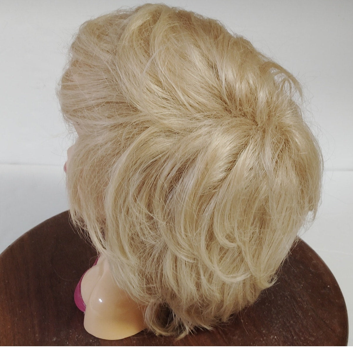 Estetica Wig R26/613 Dirty Blonde 100% Modacrylic Fiber Japan Made Indonesia