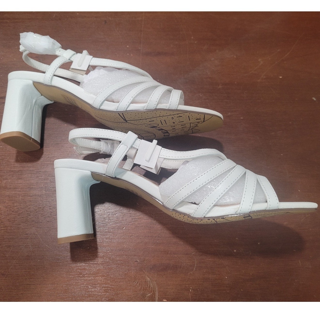 Bella Vita Gretta Heeled Sandal White Leather, 7 Wide, Strappy Buckle Dress Heel