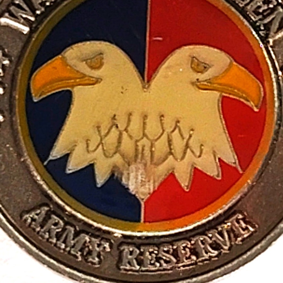 US Army Reserve Warrior Citizen Eagle Lapel Pin 1" Dia Gold/Enamel Clutch‑Back