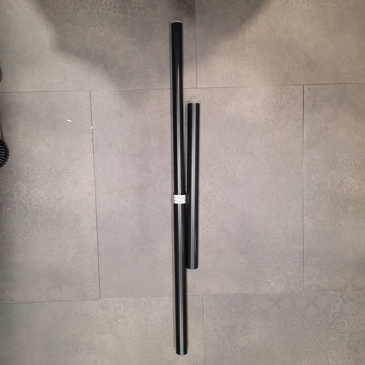 Curtain Rod Black, 28"-48" W/O packaging, All Components Pictured