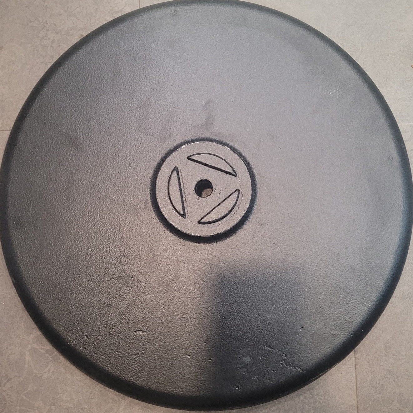 Soro Essentials 18" Round Cast Iron Table Base, Black, Commercial Grade