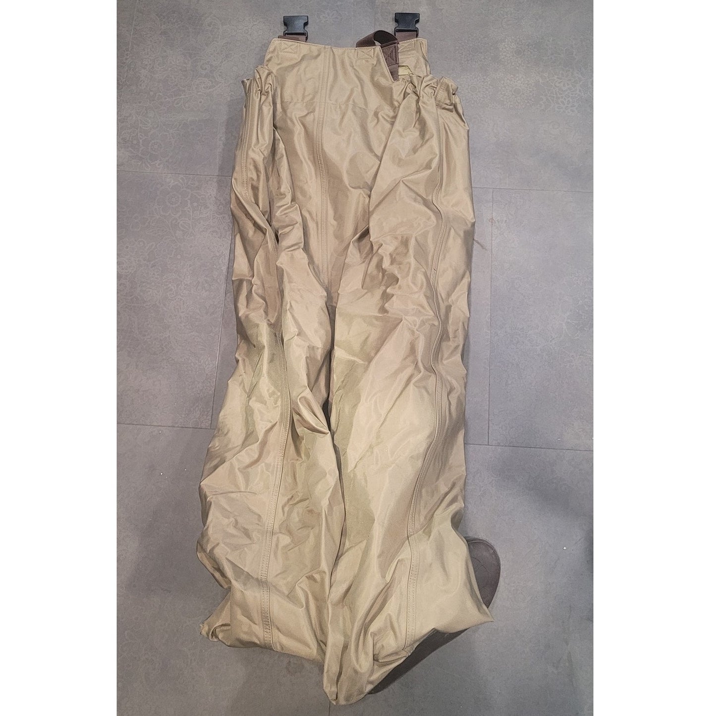 White River Three Forks Lug Sold Chest Waders – Size 9 – Fishing & Hunting Gear