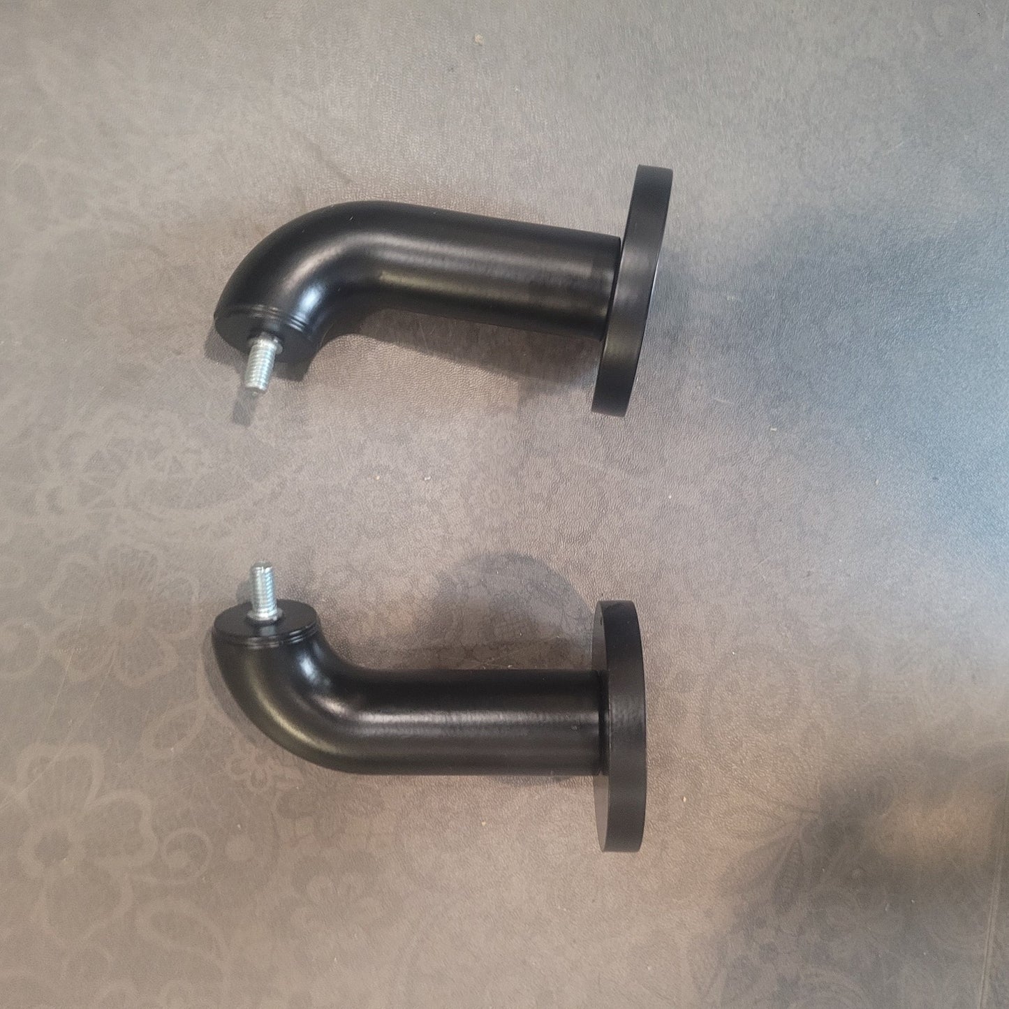 Curtain Rod Black, 28"-48" W/O packaging, All Components Pictured