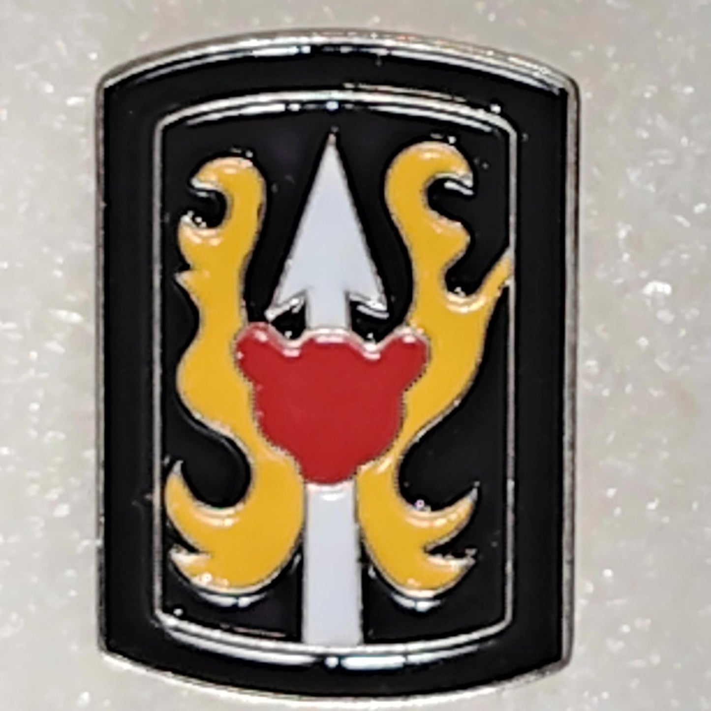 Army 199th Infantry Brigade Unit Crest Novelty Hat/Lapel/Brooch Pin Enamel Metal