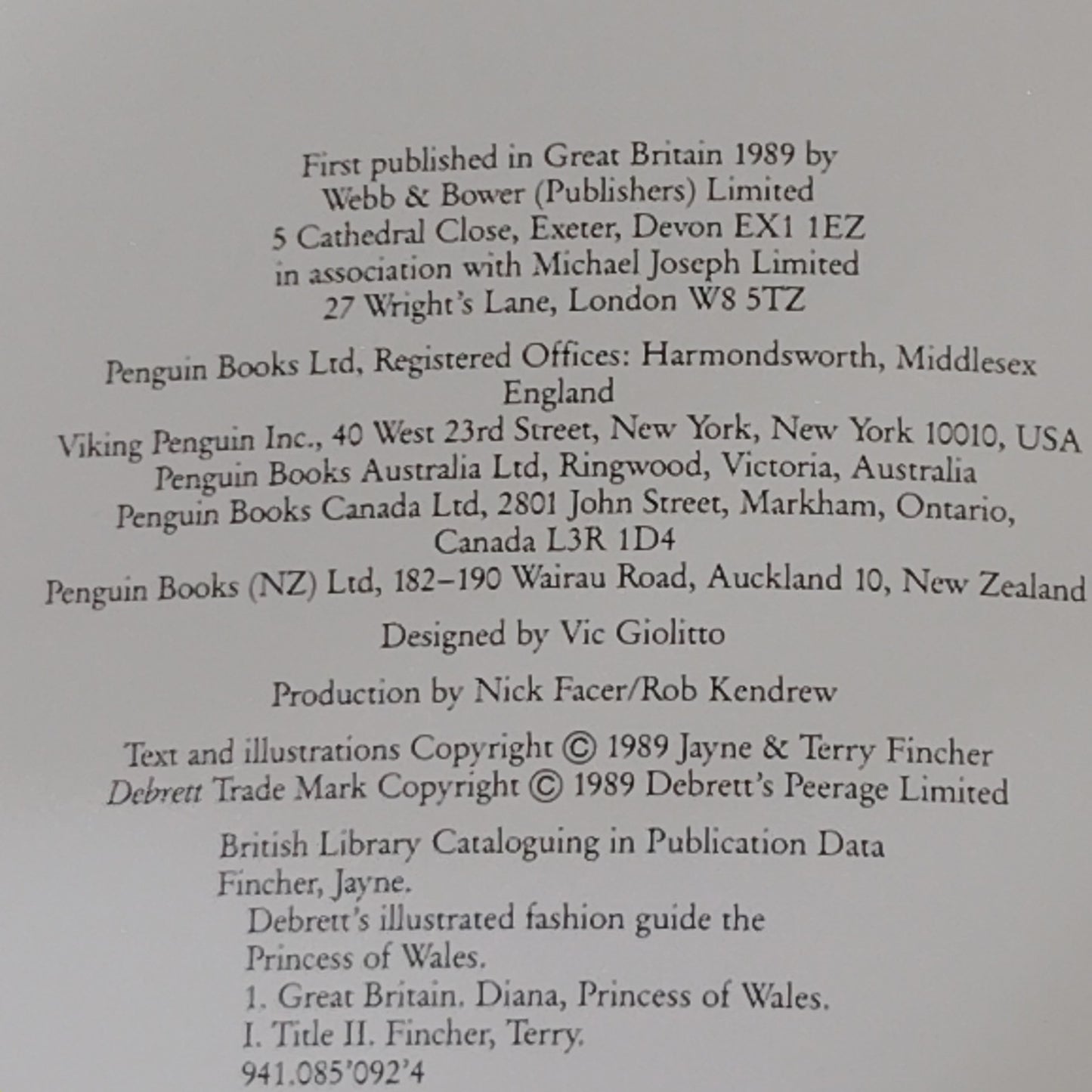 Debrett’s Illustrated Fashion Guide Princess of Wales 1989 Hardcover 10.75x10.5