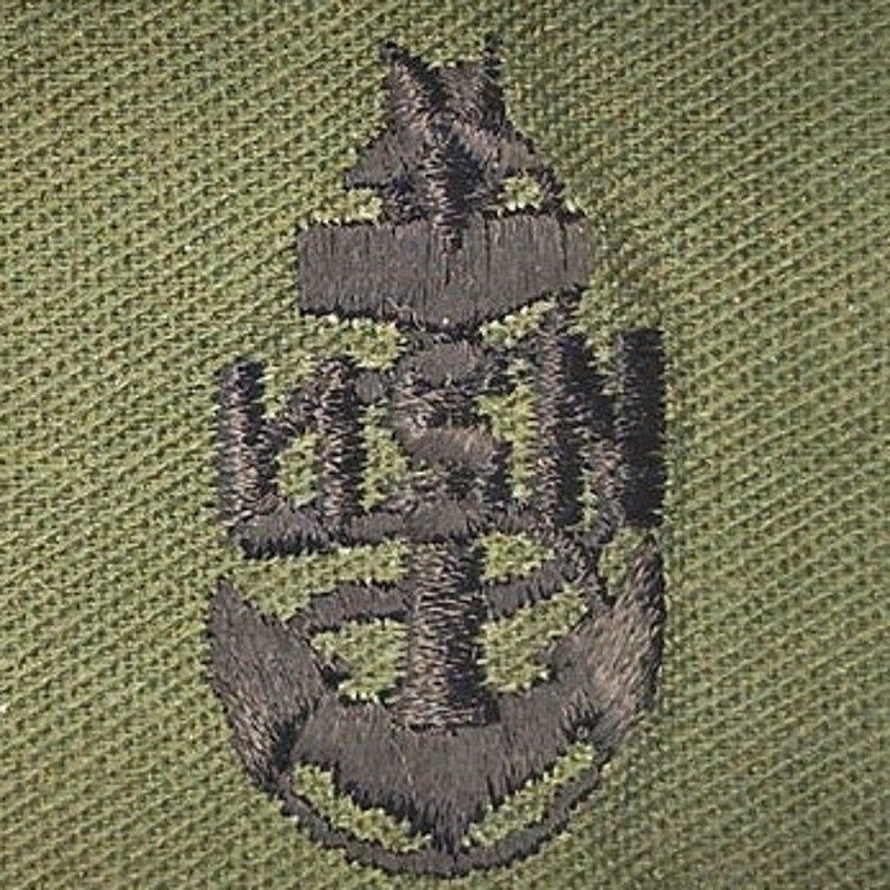 US Navy E‑8 Senior Chief Subdued Parka Rank Devices – Folded Twill ODG Pair