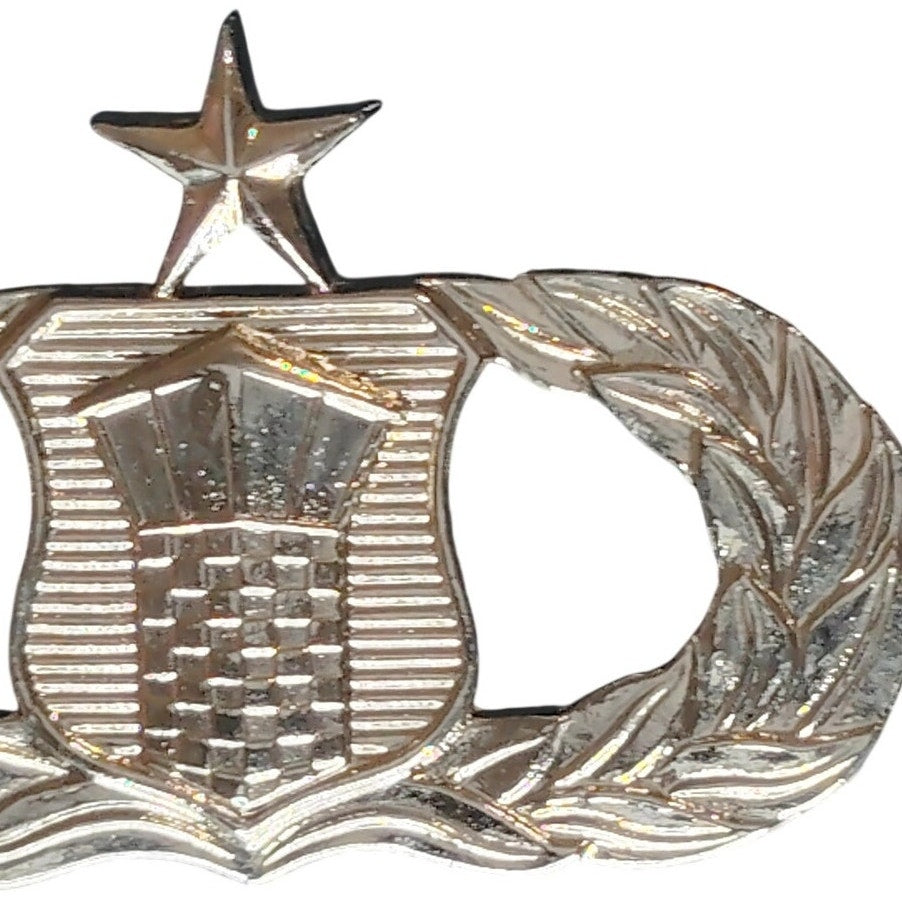 USAF Senior Air Traffic Controller Novelty Hat Lapel Pin Silver Tone 1‑5/8" × 1"