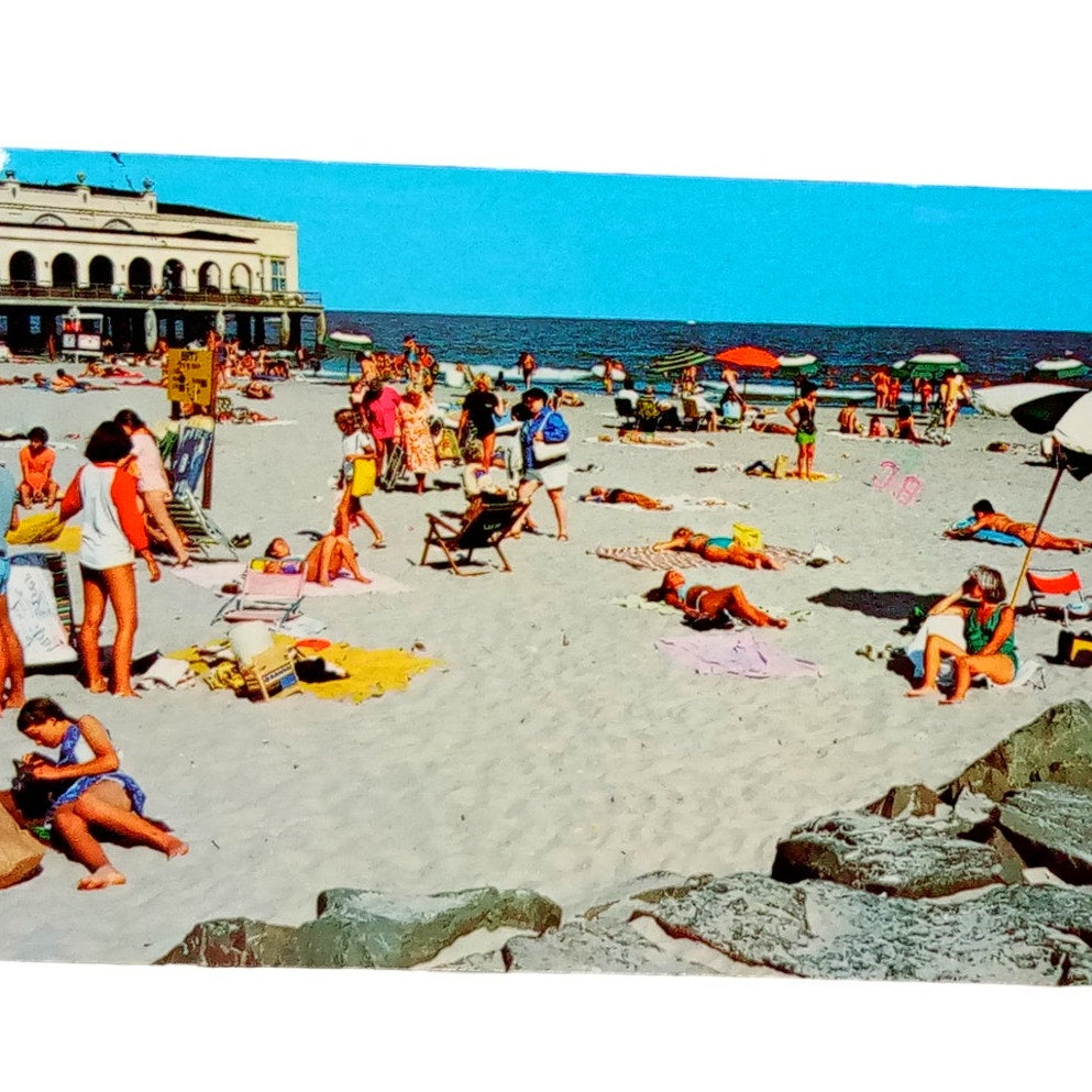 The Beach at Ninth Street, Ocean City, NJ 1981, 3.5 x 5.5 Vintage Postcard