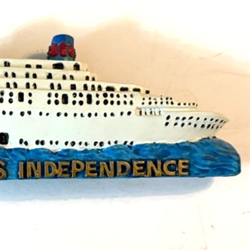SS Independence Hawaii 3D Resin Fridge Magnet American Hawaii Cruises 3.88x1.63