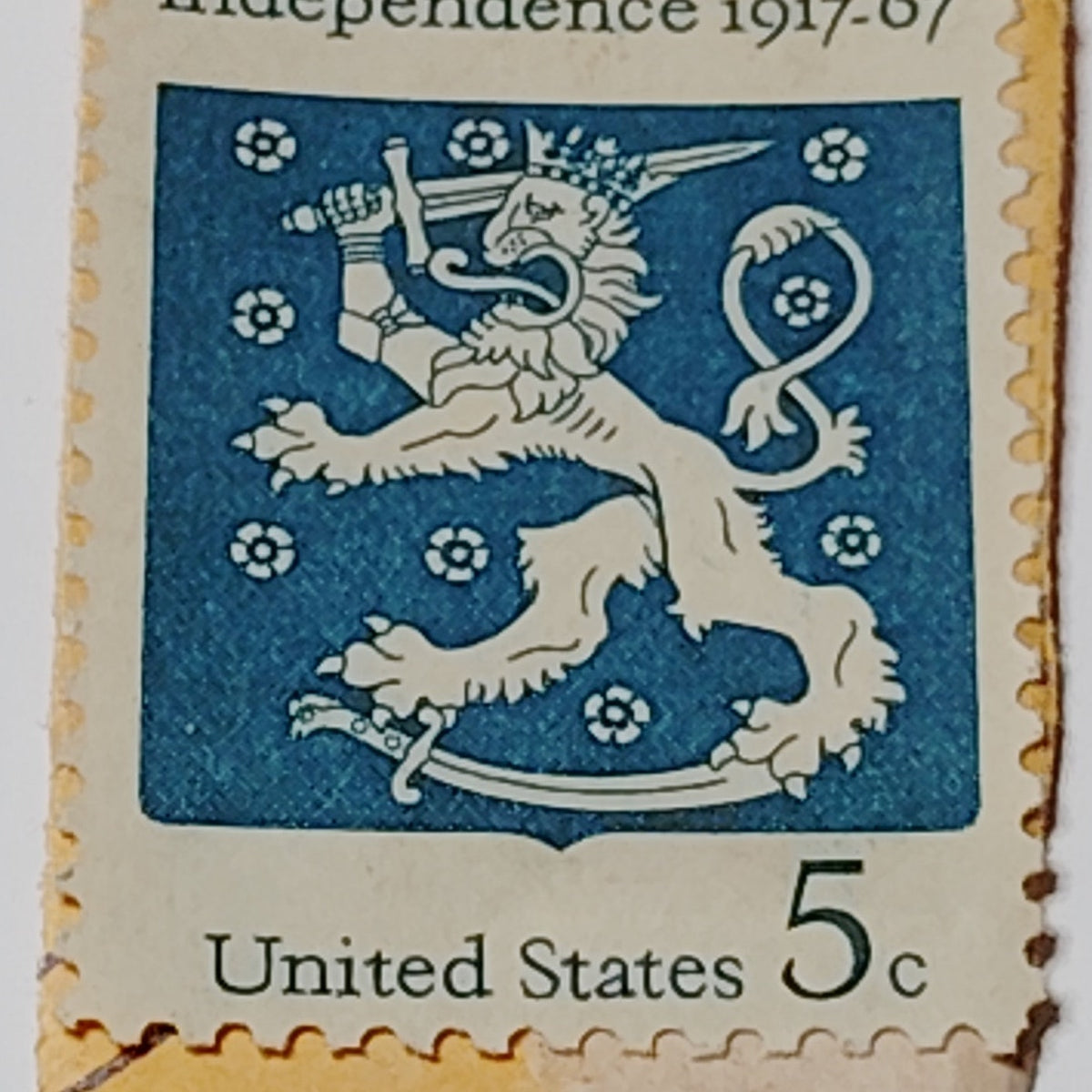 1967 US 5c Finland Independence Stamp - Blue & White Lion Crest Design