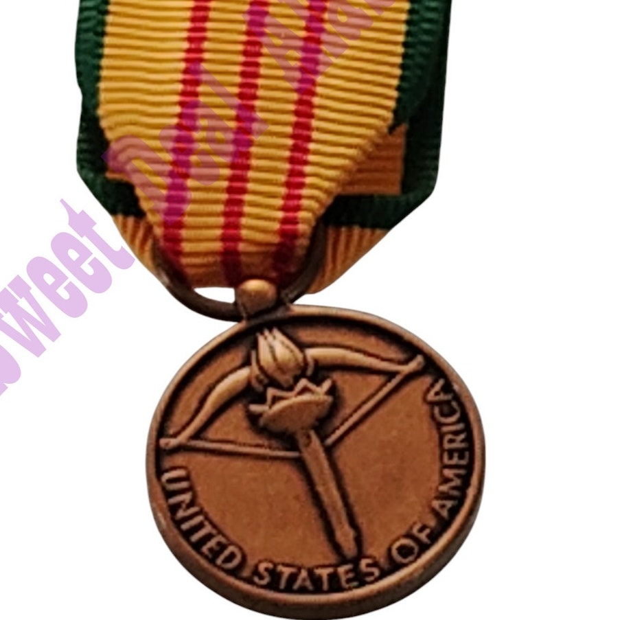 Vietnam Service Mini Medal (3/4"D) Ribbon (3/4"W) Overall 2-1/4"H