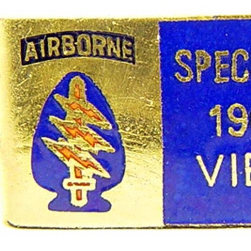 Airborne Special Forces Vietnam (1962-1971) Novelty Hat Lapel Pin 1‑1/8" × 1/2"