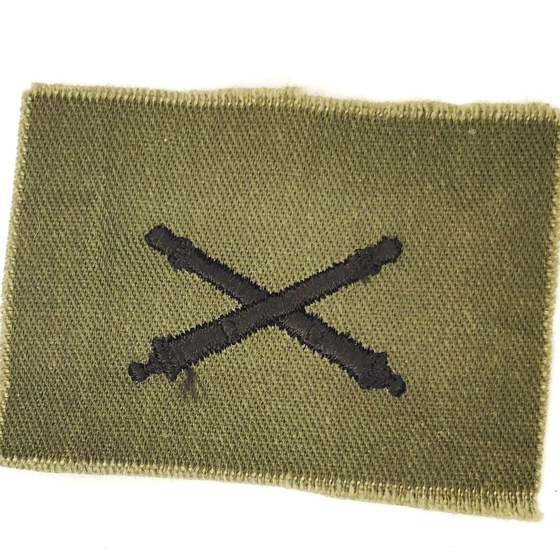 US Army Field Artillery Subdued OD Collar Device Patch ODG TE 2" × 2‑5/8"