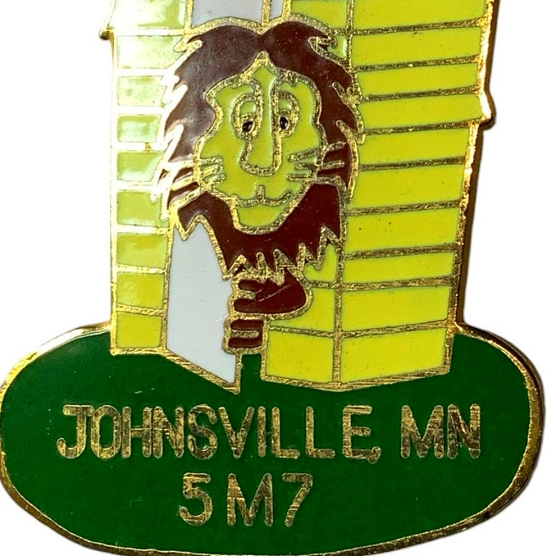 Vintage Lions Club International Outhouse Pin, District 5M7 Minnesota