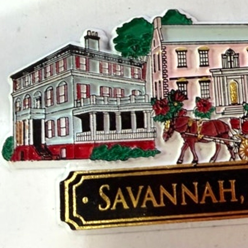 Savannah Georgia 3D Molded Rubber Magnet Historic Streetscape Carriage 3‑3/4"