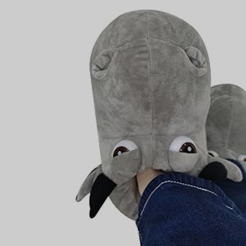 Gray Cow Slippers – Plush Cattle Design – M 8‑10 / W 9‑11 – Novelty Indoor Shoes