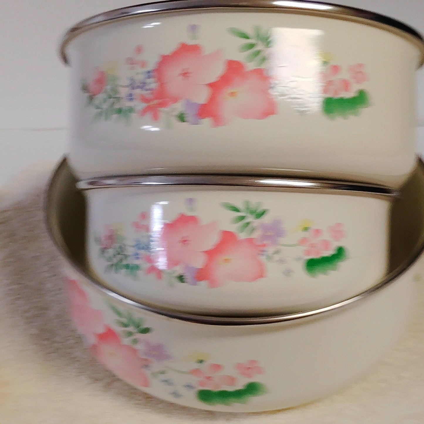VTG Pink Floral Enameled Metal Nesting Bowls Set of 3 -  7 1/4", 6 3/4", 5 7/8"