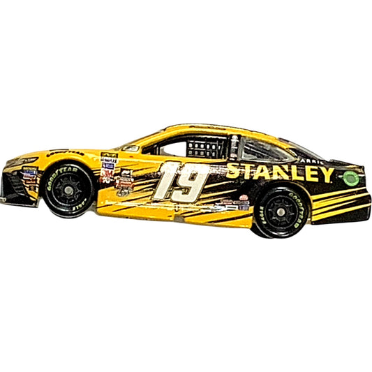 Daniel Suarez #19 Stanley Toyota Camry, NASCAR 1:64 Die Cast, 2017 Lionel, EUC
