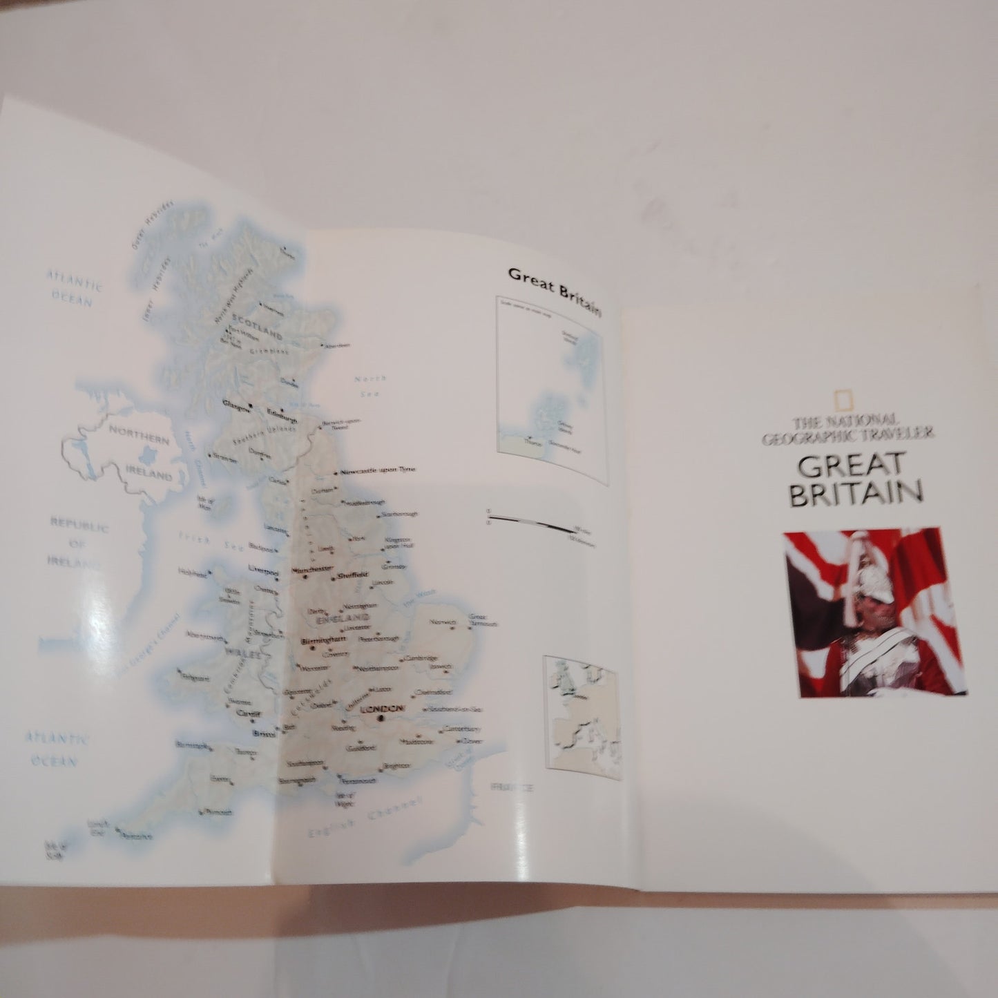 National Geographic Traveler: Great Britain Guide - Vintage 1999 Paperback Book