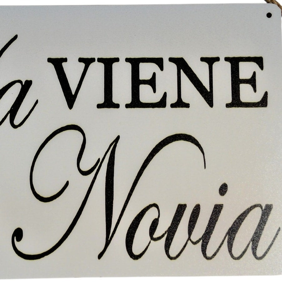 Here Comes The Bride / Ya Viene La Novia Wooden Sign – Rustic Wedding Décor – 12 x 8 Inches