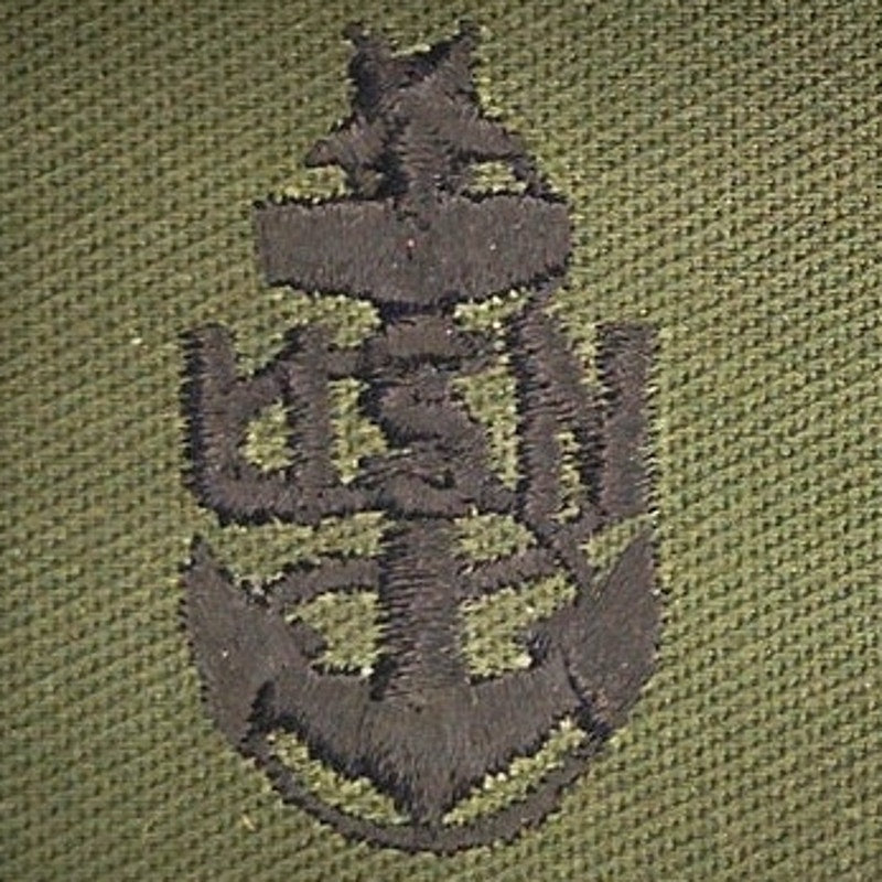 US Navy E‑8 Senior Chief Subdued Parka Rank Devices – Folded Twill ODG Pair