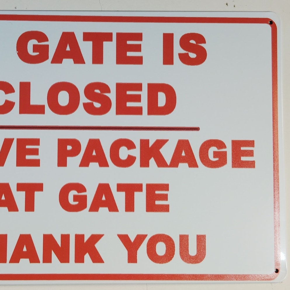 12x8 Tin Sign – “If Gate Is Closed Leave Package at Gate”, Red on White, Delivery Instruction Plaque