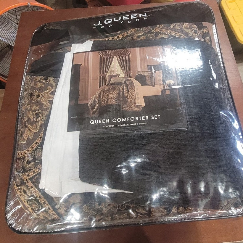 Five Queens Court Jeremy Queen Size 92" x 96" 4Pc. Comforter Set, Chocolate